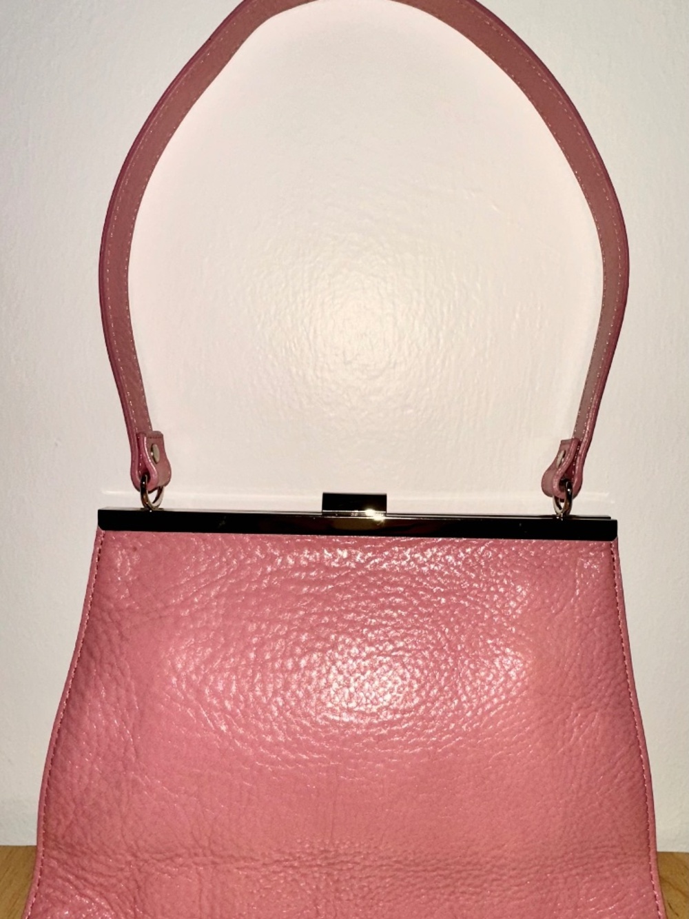 Wilson's Leather vintage Pink Purse. Adorable pink purse with clutch top.